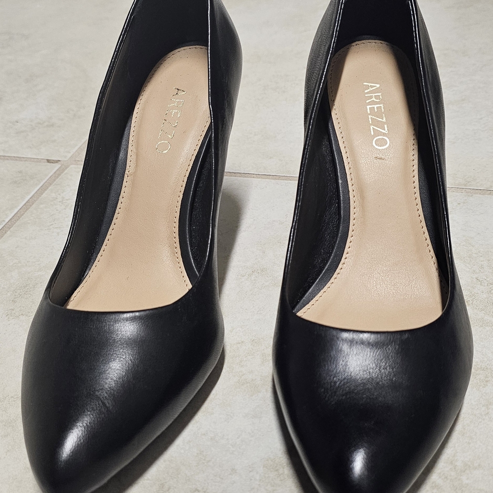 Women's Black Pumps
